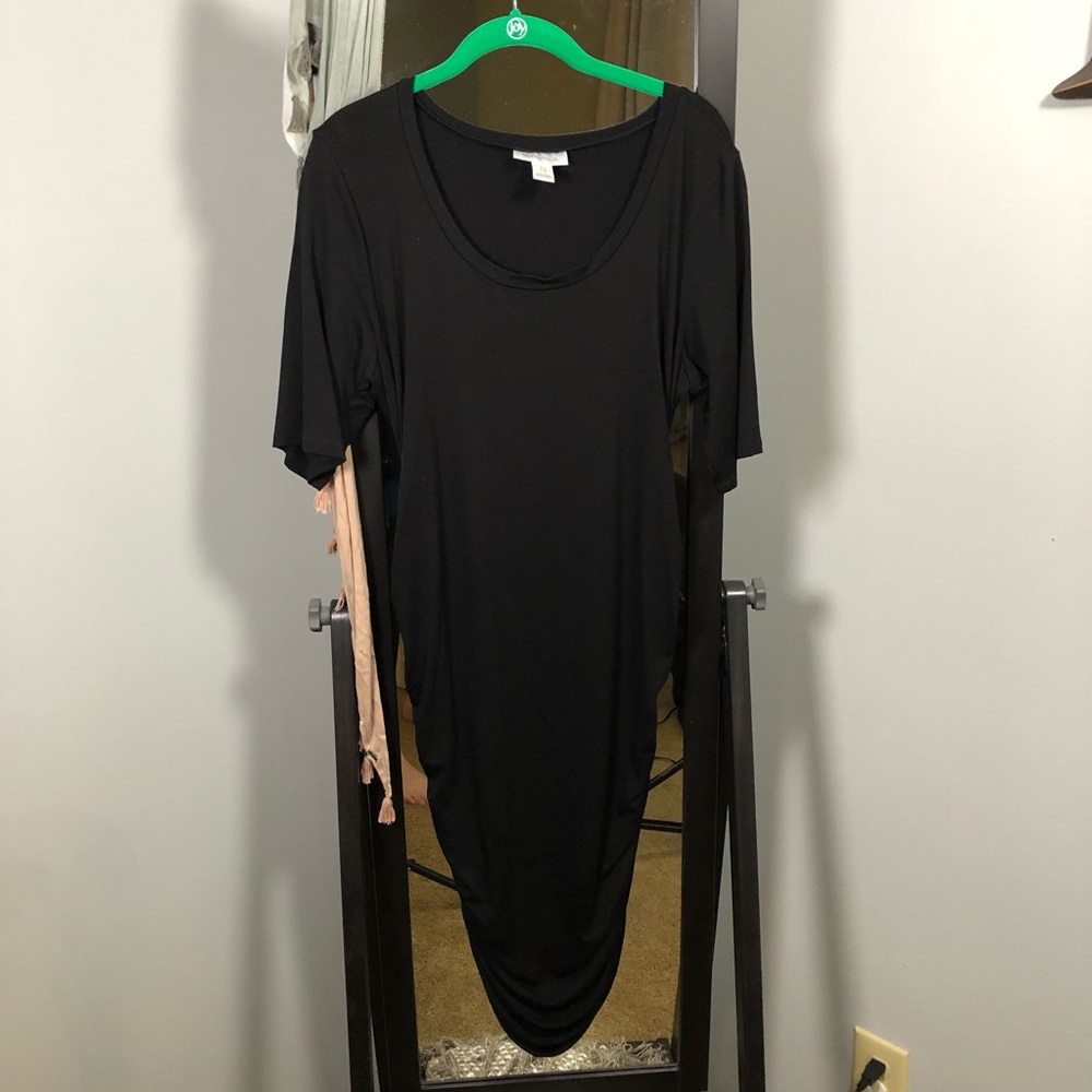 Black body contouring maternity dress